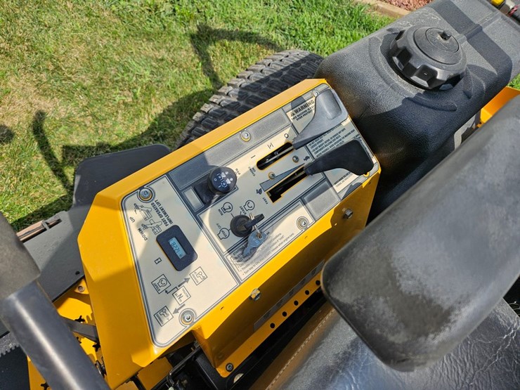 #6889-•-cub-cadet-"-the-tank"-zero-turn-mower-image-16