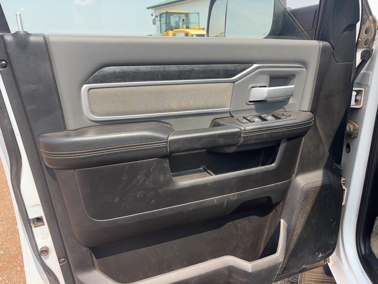 2020-dodge-3500hd-image-17
