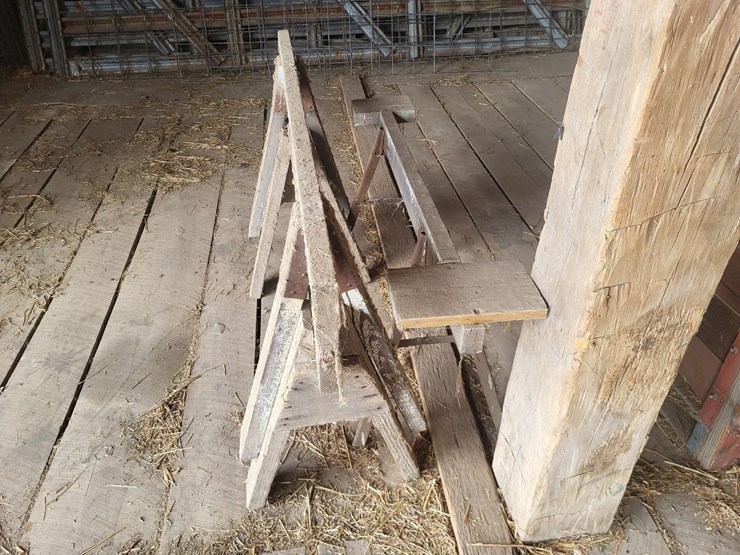 (3)-sawhorses,-(1)-roll-of-snow-fence-w/wooden-box-image-8