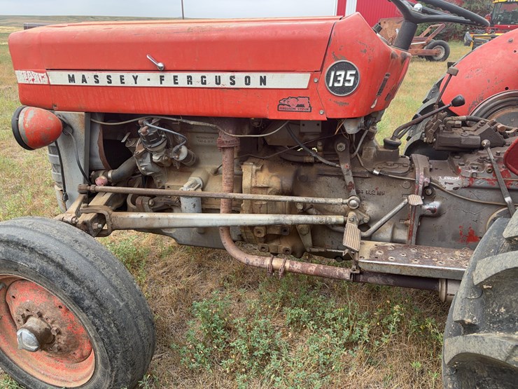 massey-ferguson-135-image-25