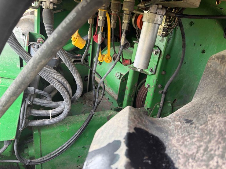 2005-john-deere-7400-image-50