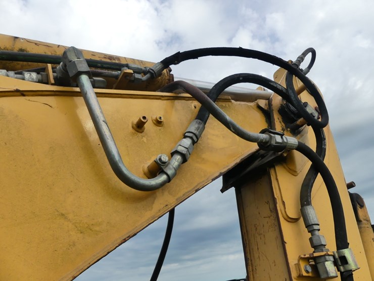 2004-caterpillar-416d-image-17