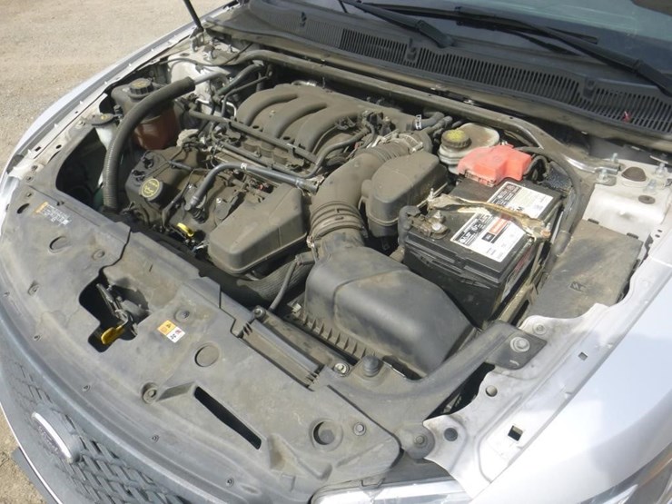 2015-ford-taurus-sedan-image-10