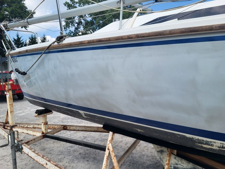 capri-sailboat-w/-single-axle-bumper-trailer-and-johnson-sailmaster-motor-image-17