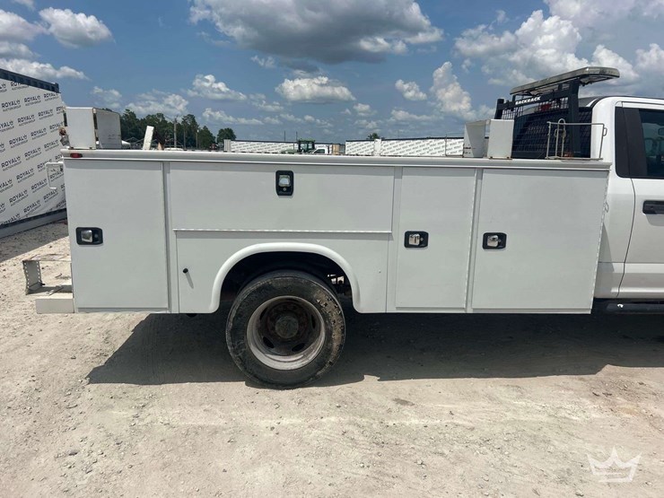 2017-ford-f550-image-22