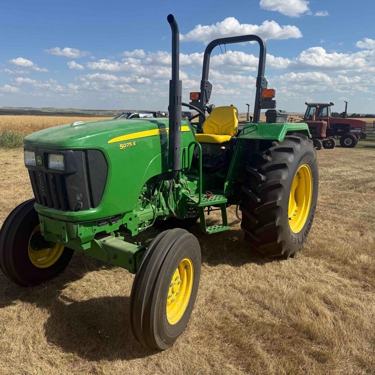 JOHN DEERE 5075E