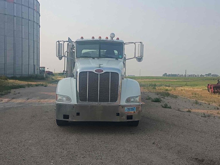 2013-peterbilt-386-image-2