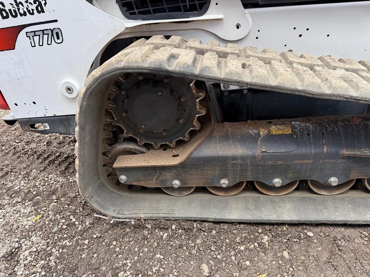 2020-bobcat-t770-image-13