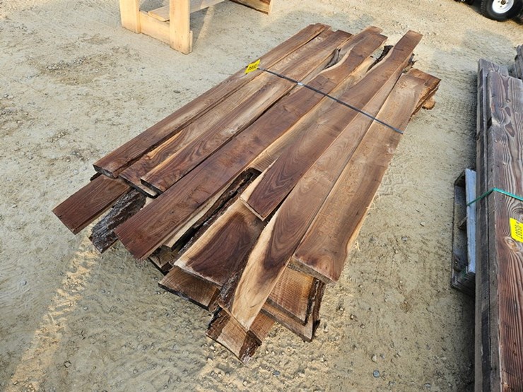 #207-•-1"-thick-walnut-lumber-image-3