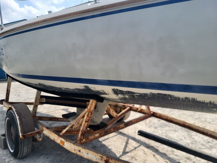 capri-sailboat-w/-single-axle-bumper-trailer-and-johnson-sailmaster-motor-image-36