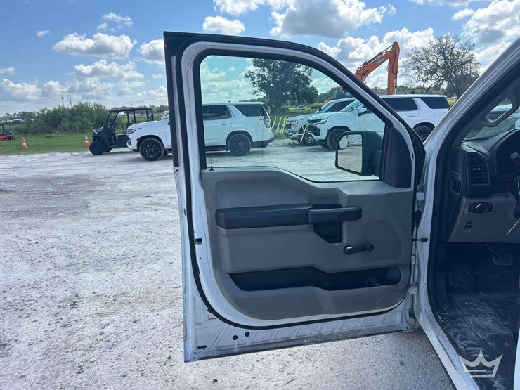 2017-ford-f150-image-13