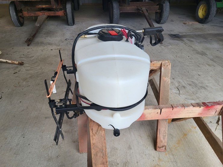 fimco-electric-sprayer-w/poly-tank,-spray-wand,-and-nozzles-image-2