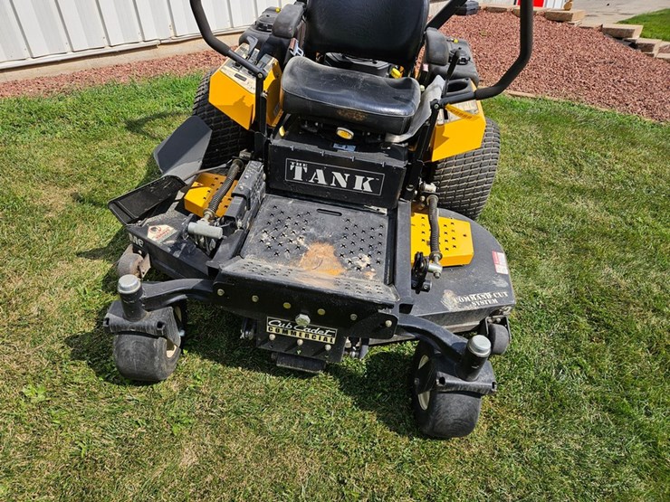 #6889-•-cub-cadet-"-the-tank"-zero-turn-mower-image-9