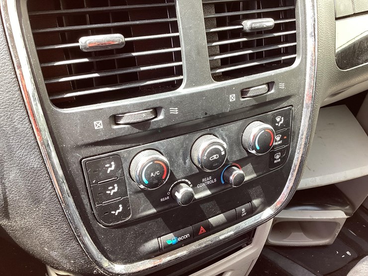 2014-dodge-grand-caravan-image-43