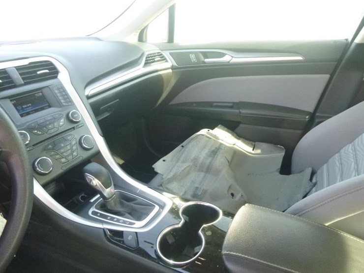 2016-ford-fusion-hybrid-sedan-image-10