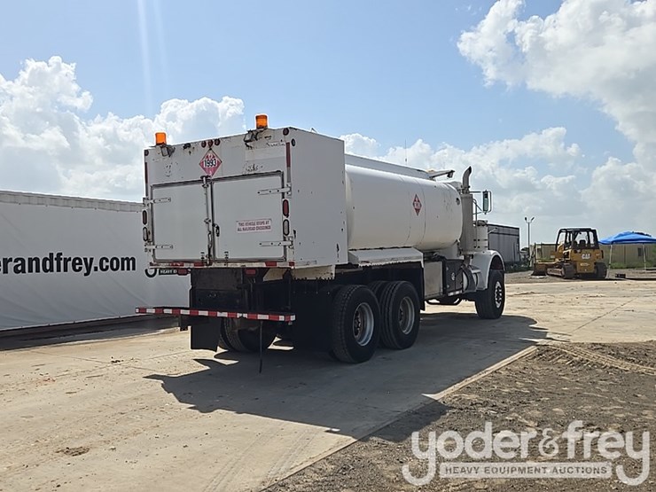 2000-peterbilt-357-image-5
