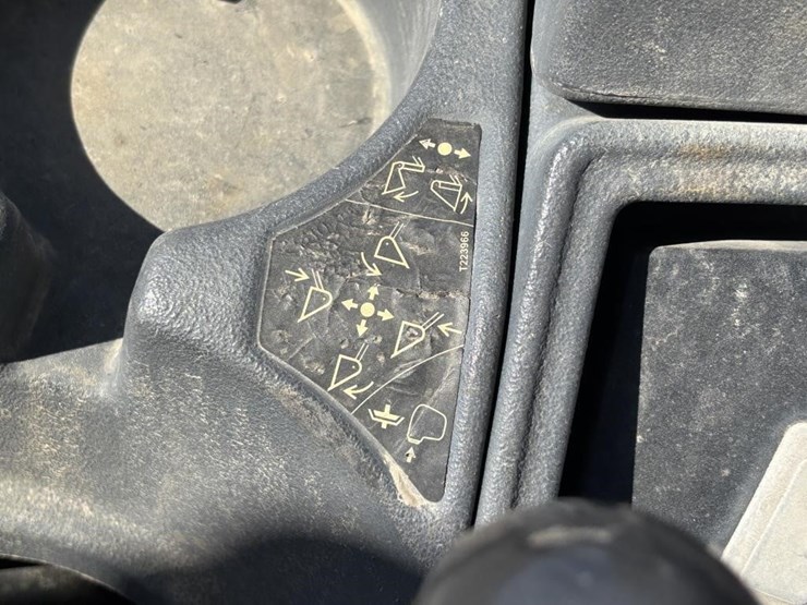 2007-deere-410j-image-40
