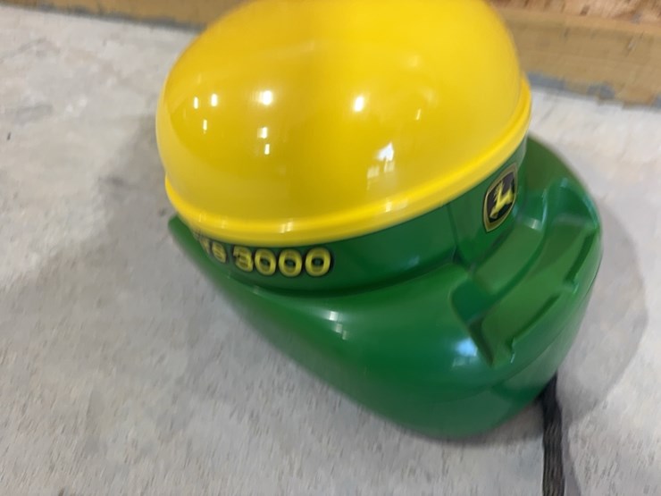 john-deere-300-image-3
