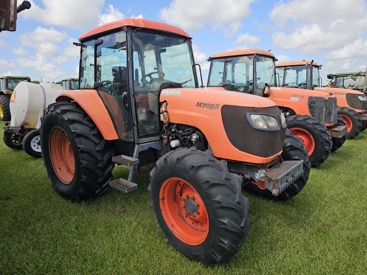 2015-kubota-m108s-image-1