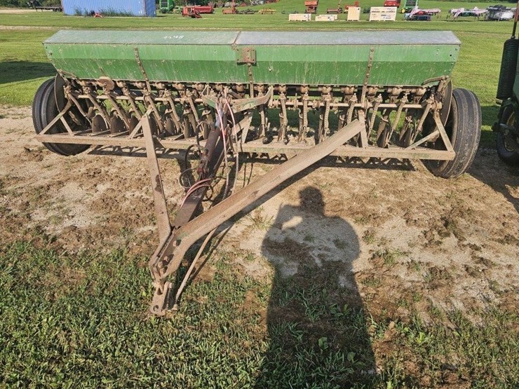 john-deere-grain-drill-image-1