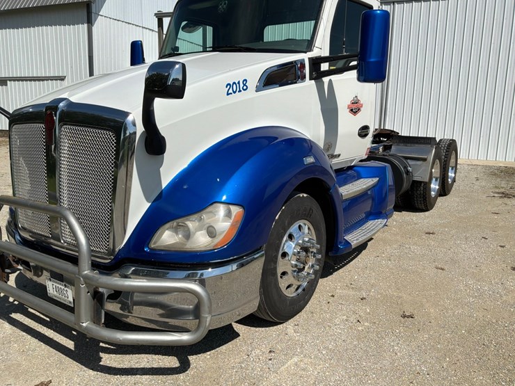 2018-kenworth-t680-image-10