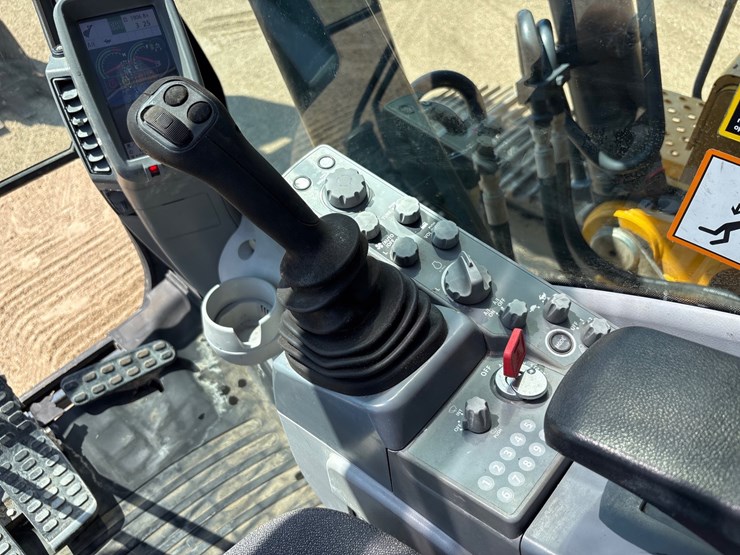 #16331-•-2023-deere-350p-hydraulic-excavator-image-22