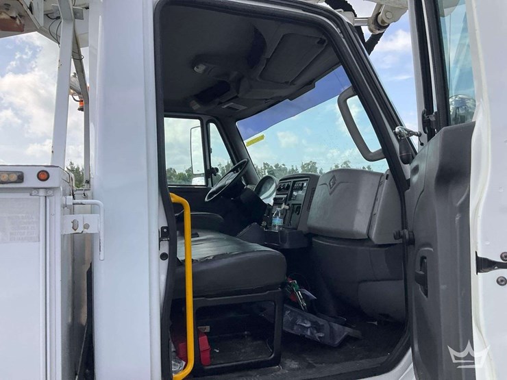 2013-international-durastar-4300-image-37