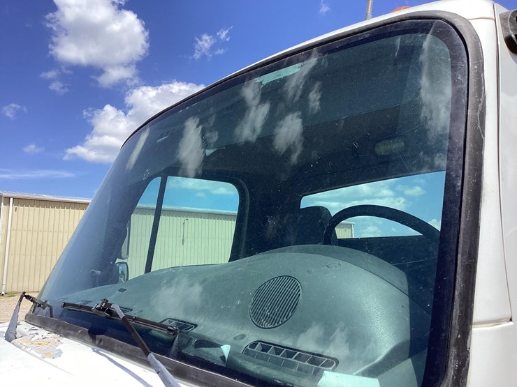 2014-freightliner-m2-image-13