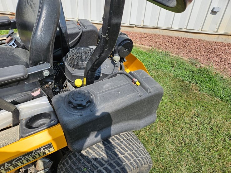 #6889-•-cub-cadet-"-the-tank"-zero-turn-mower-image-20