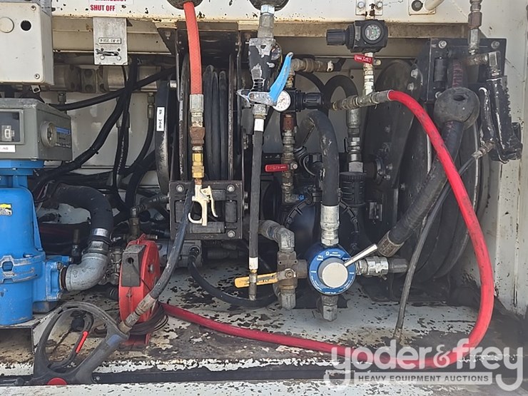 2012-peterbilt-348-image-46