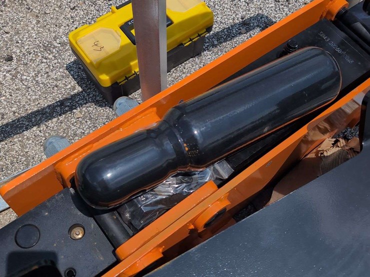 (1)-wolverine-skid-steer-post-driver-pd-12-08d-image-7