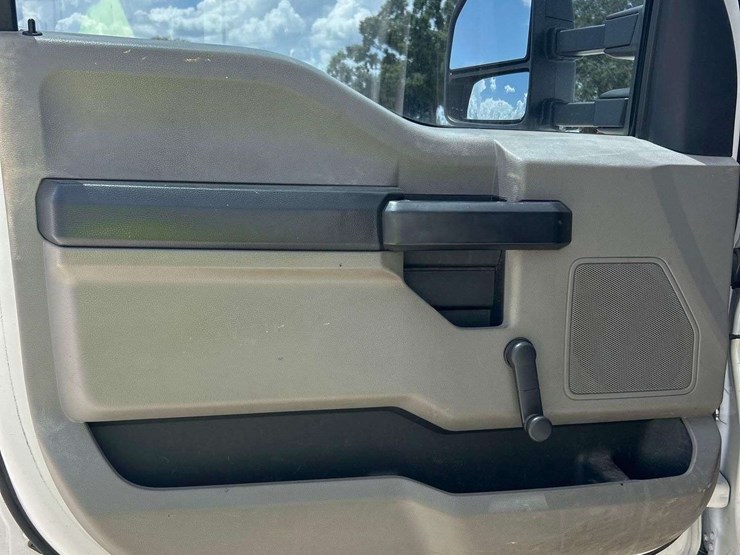 2017-ford-f550-image-18