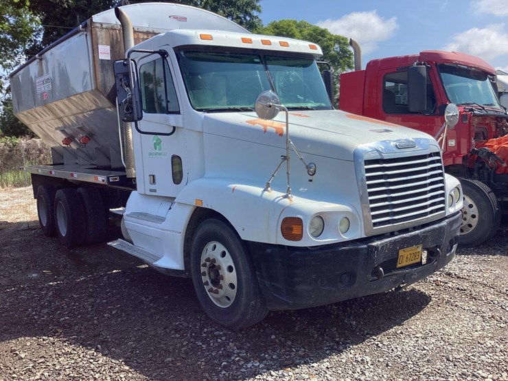 2006-freightliner-cst-120-tender-truck-image-3