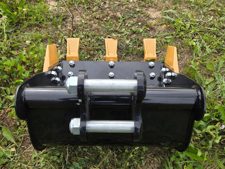 #2040-•-40-cm-(approx.16")-toothed-mini-excavator-bucket-image-3