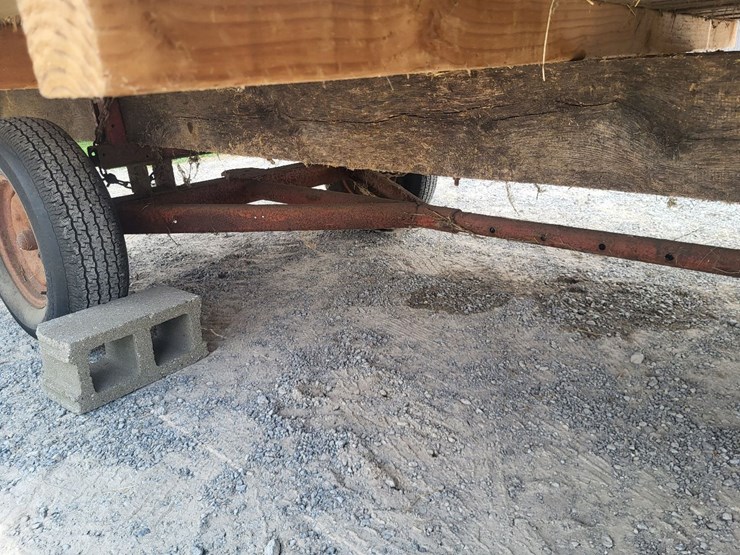 hay-wagon-w/running-gear-image-37