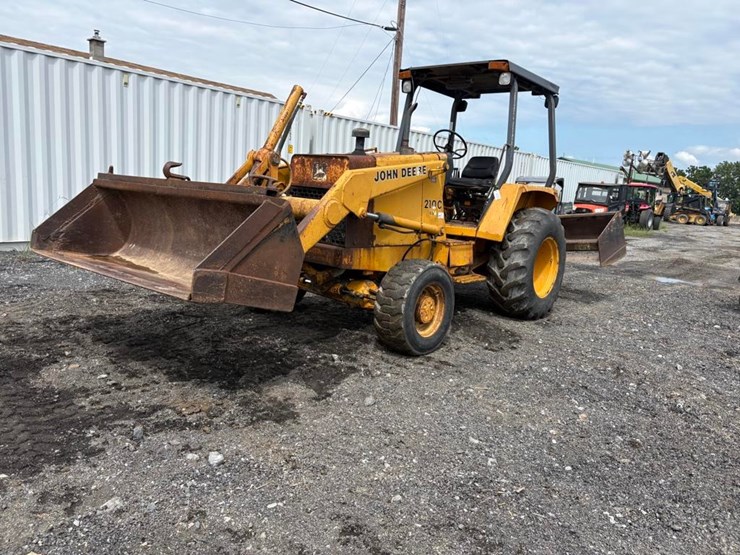 deere-210c-image-3