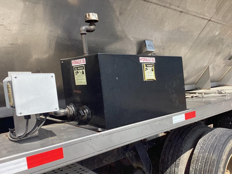 2006-freightliner-cst-120-tender-truck-image-18