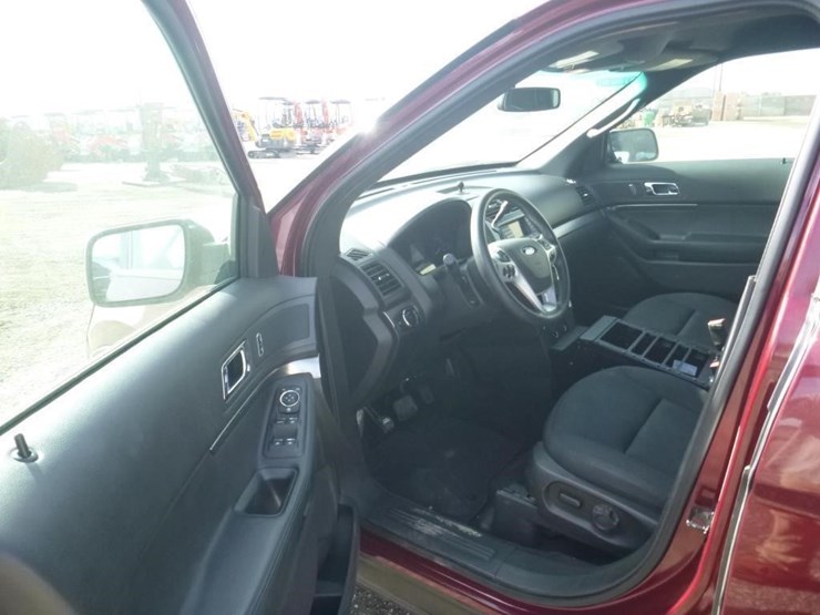 2015-ford-explorer-image-5