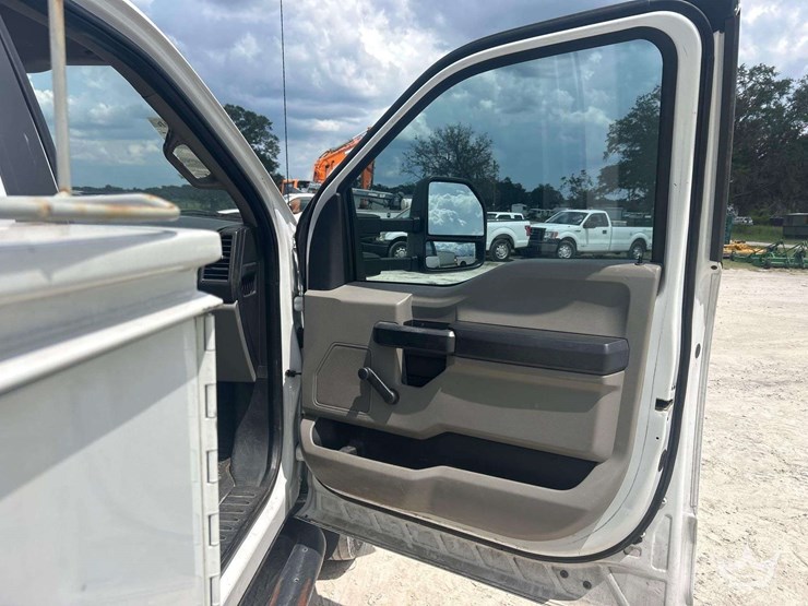 2017-ford-f550-image-23