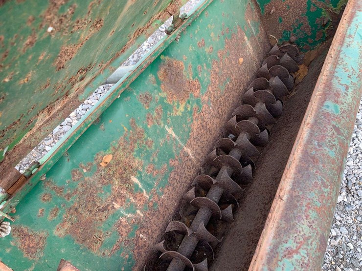 ez-flo-style-fertilize-spreader/-seeder-w/-hydraulic-opening-image-12