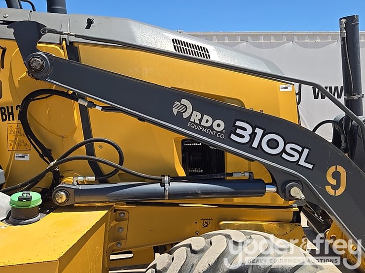 2019-deere-310sl-image-23