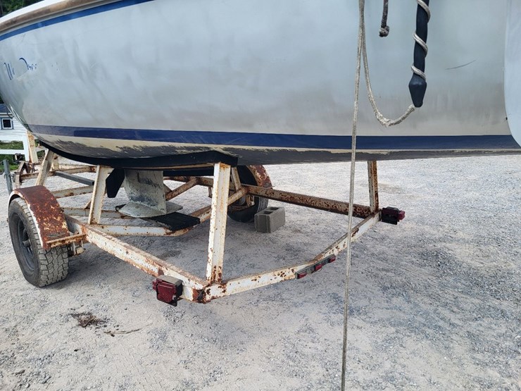 capri-sailboat-w/-single-axle-bumper-trailer-and-johnson-sailmaster-motor-image-24
