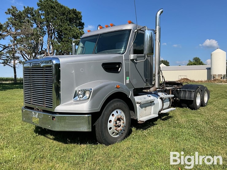 2016-freightliner-122sd-image-1