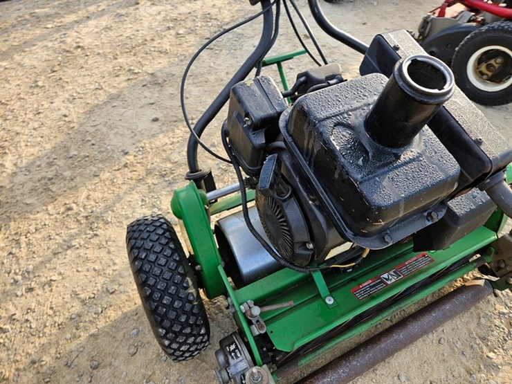 john-deere-220-image-12