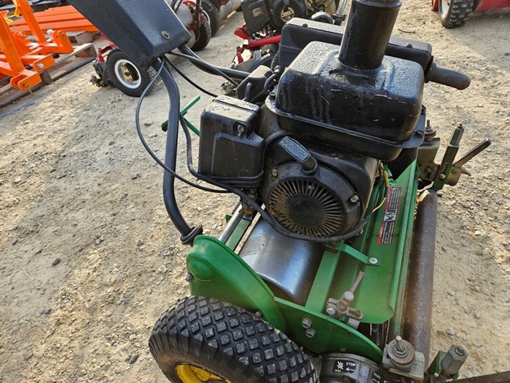 john-deere-220-image-13