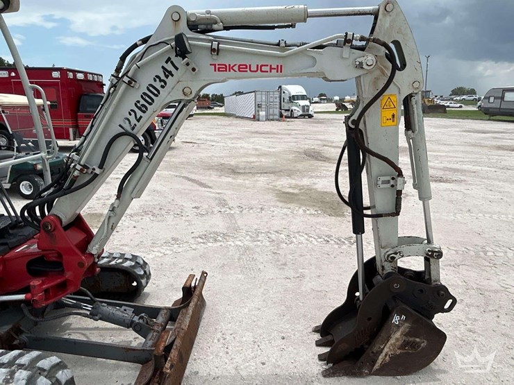 2022-takeuchi-tb225-image-12