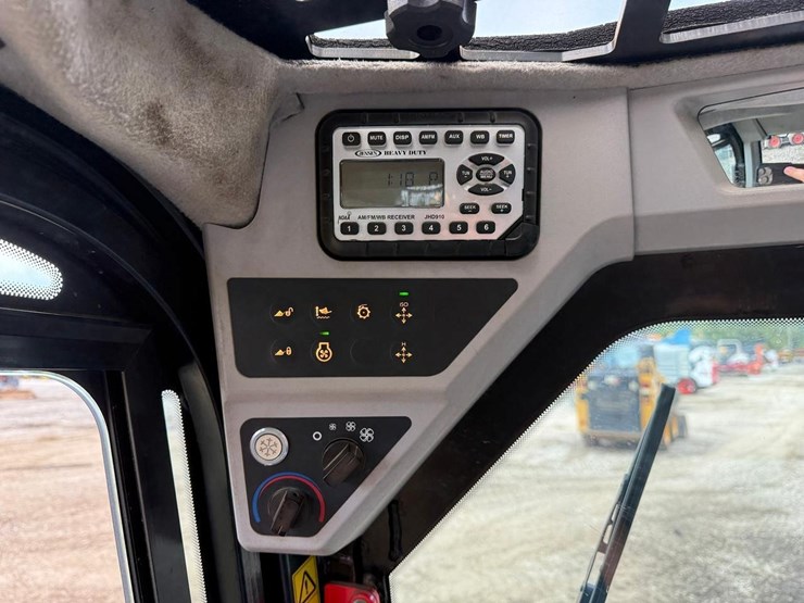 2019-jcb-2ts-7t-image-22