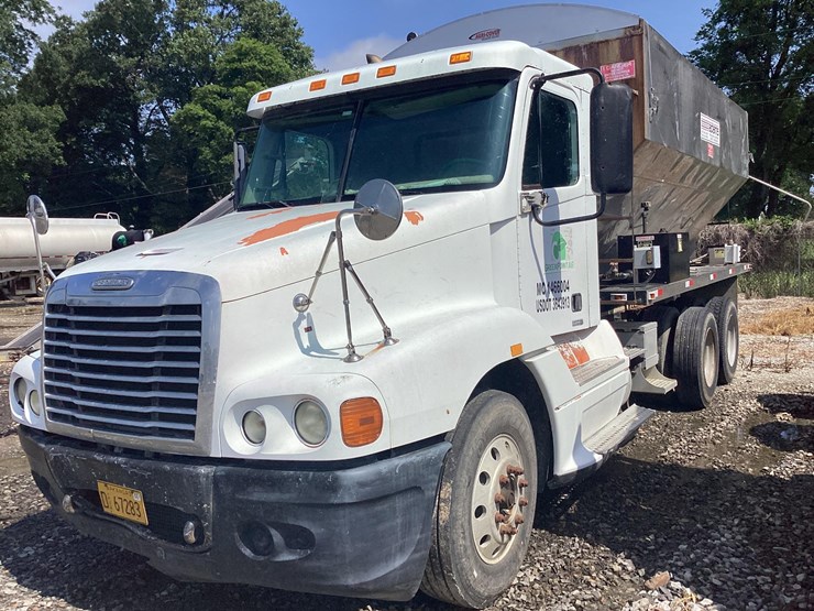 2006-freightliner-cst-120-tender-truck-image-1