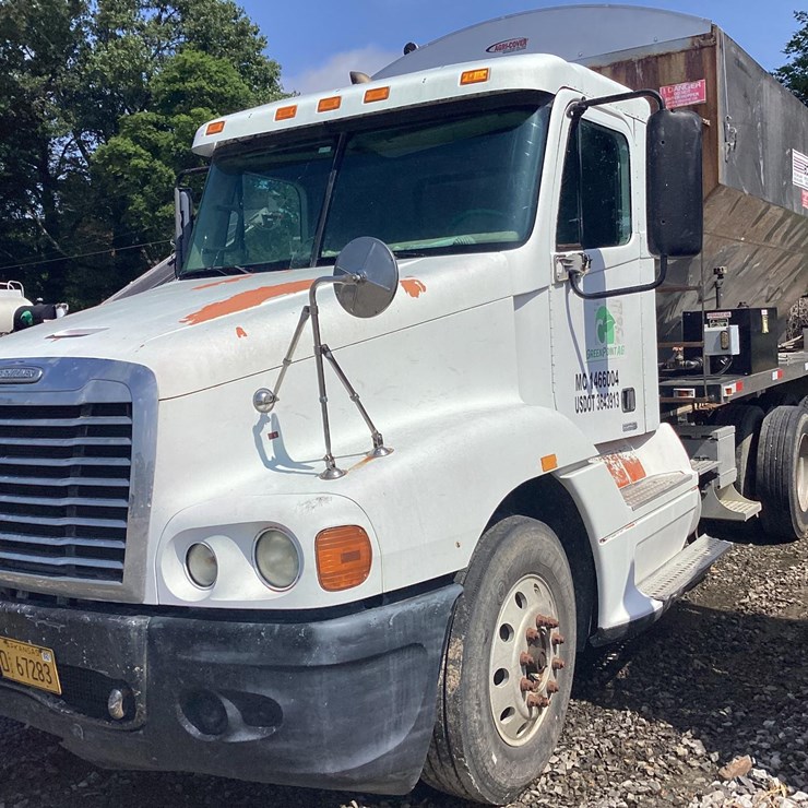 2006 Freightliner CST 120 Tender Truck