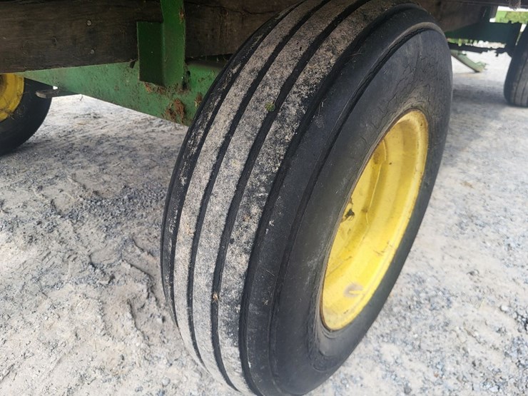hay-wagon-w/running-gear-image-27